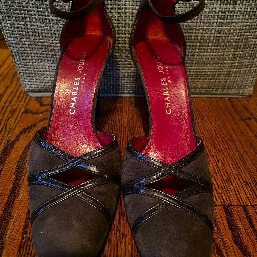 Charles Jordan charcoal gray suede heels